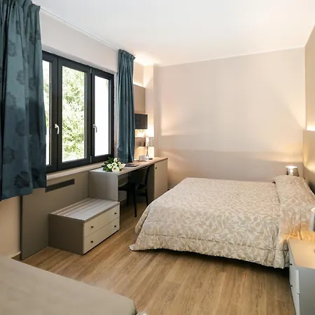 Hotel Italia Di 3*